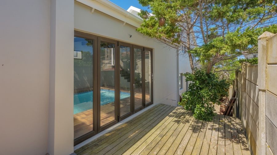 4 Bedroom Property for Sale in Struisbaai Western Cape